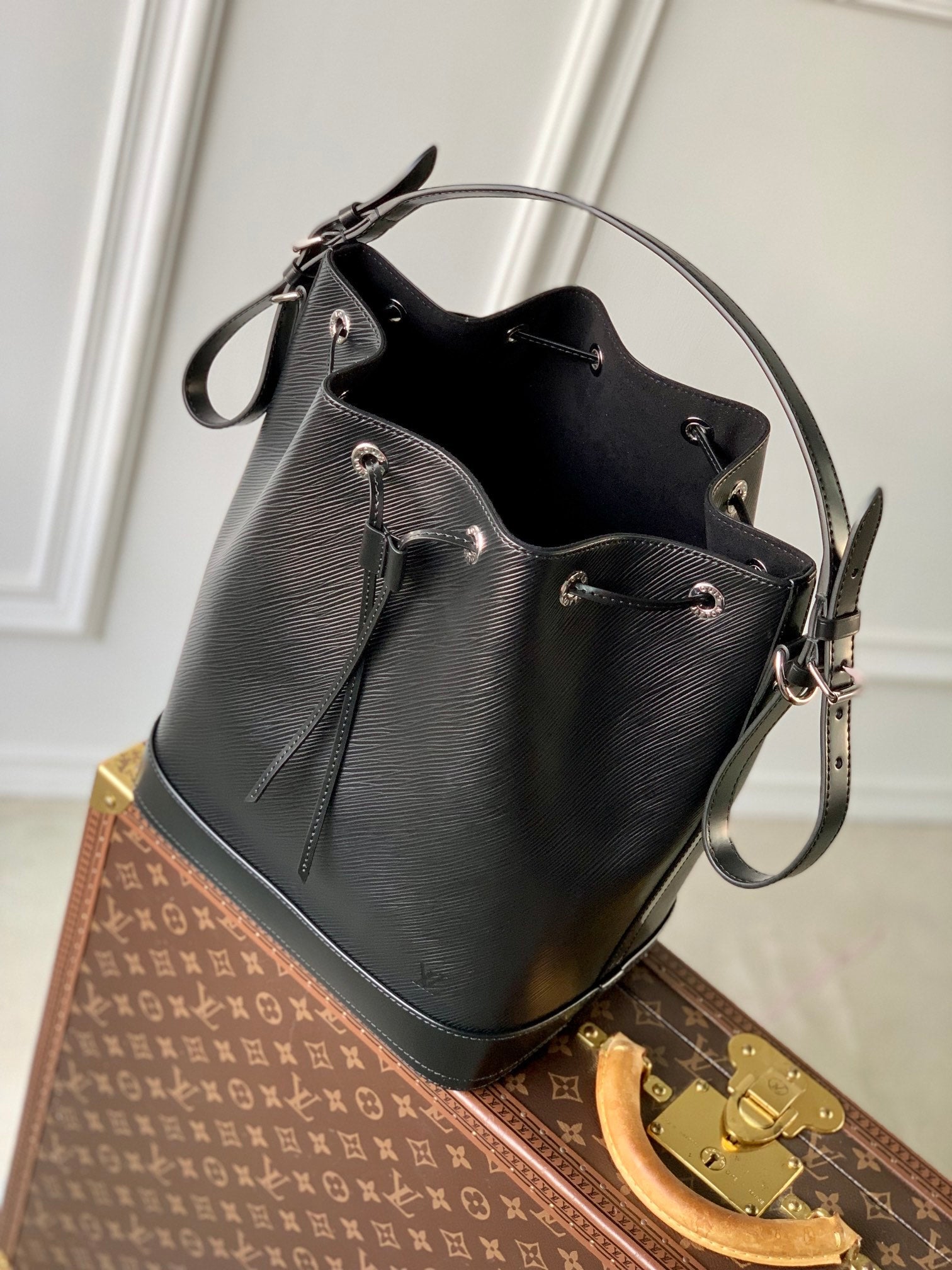 NOÉ MM 33 EN CUIR ÉPI NOIR