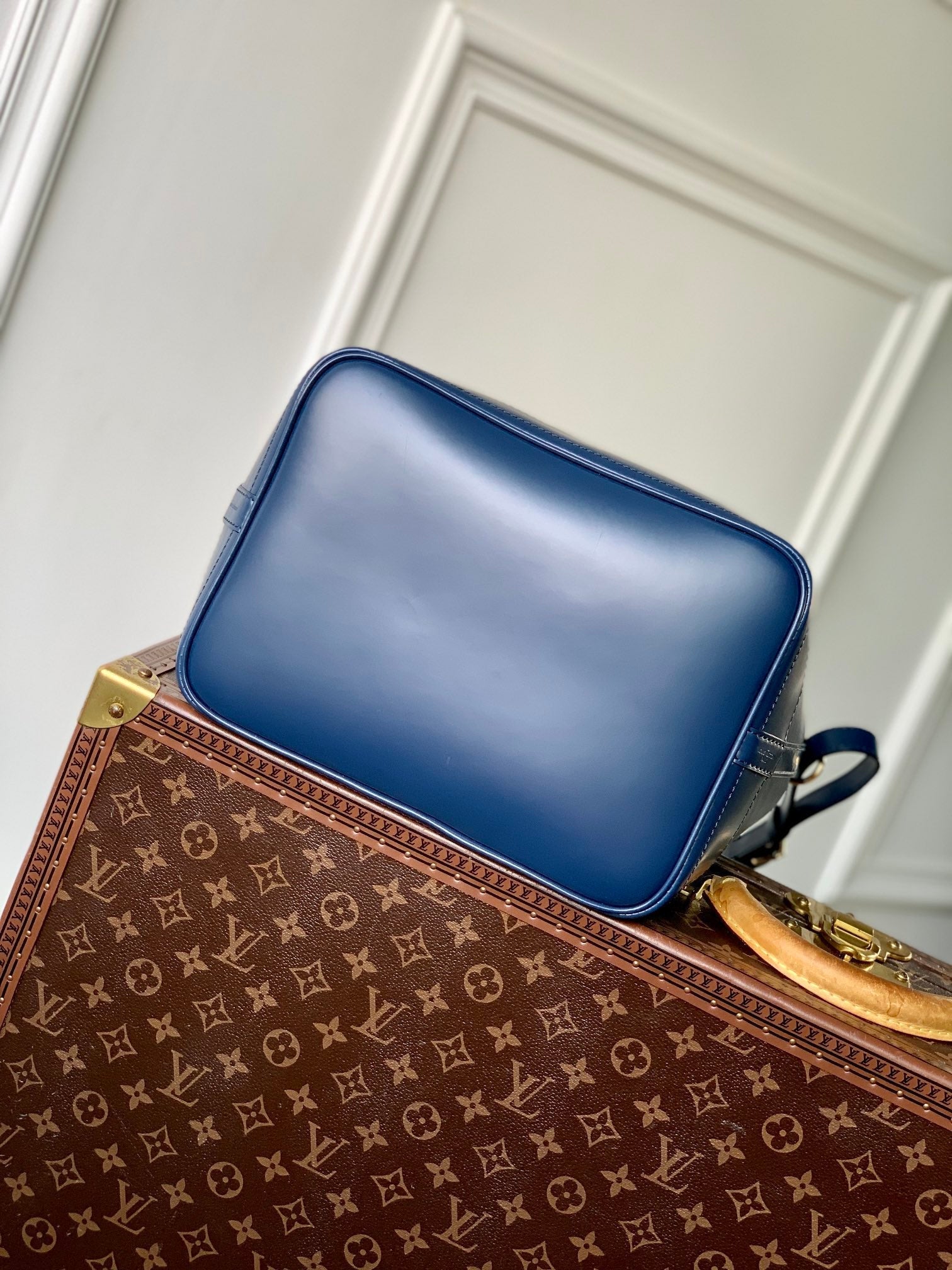 NOÉ MM 33 EN CUIR ÉPI SAPHIR