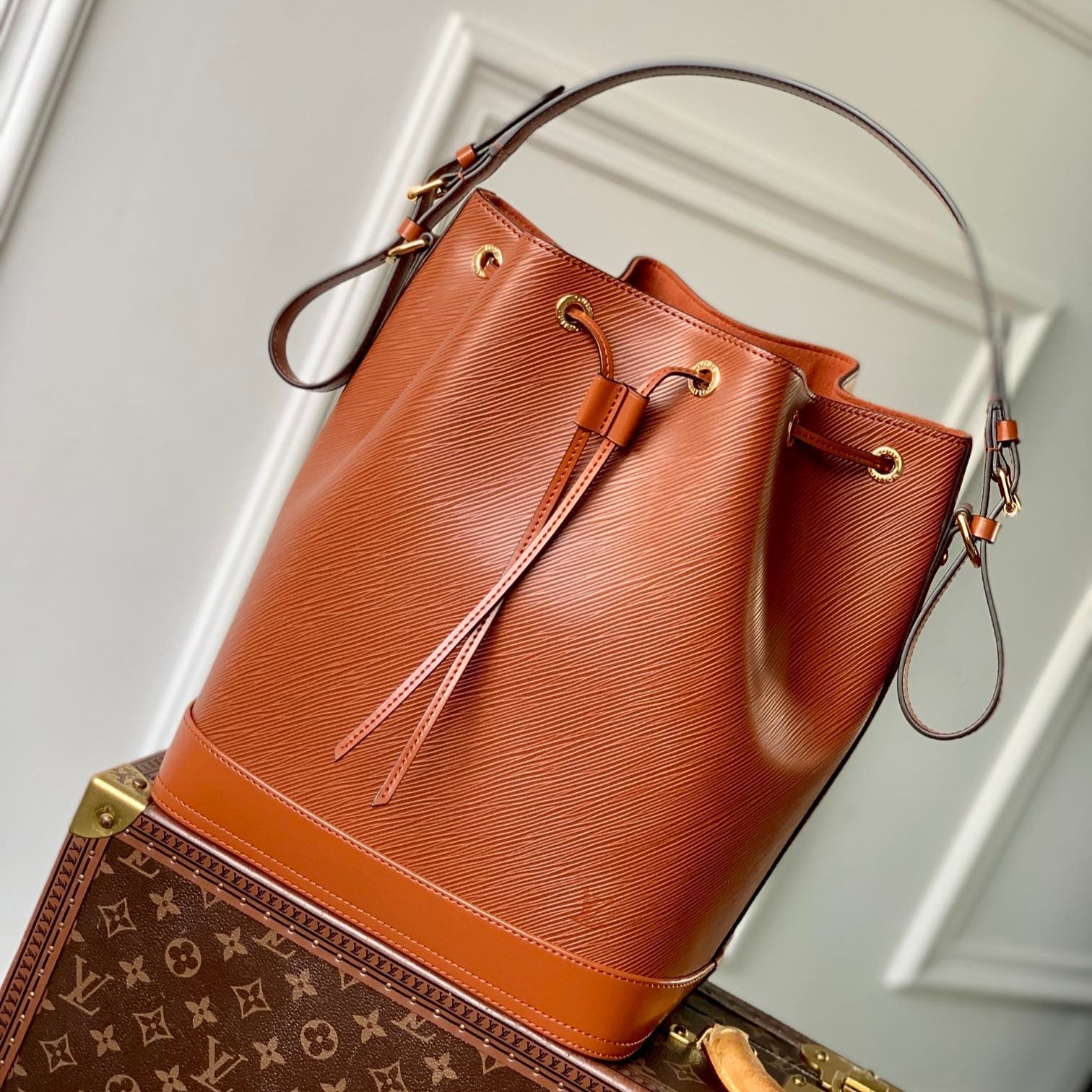 NOÉ MM 33 EN CUIR ÉPI ACAJOU