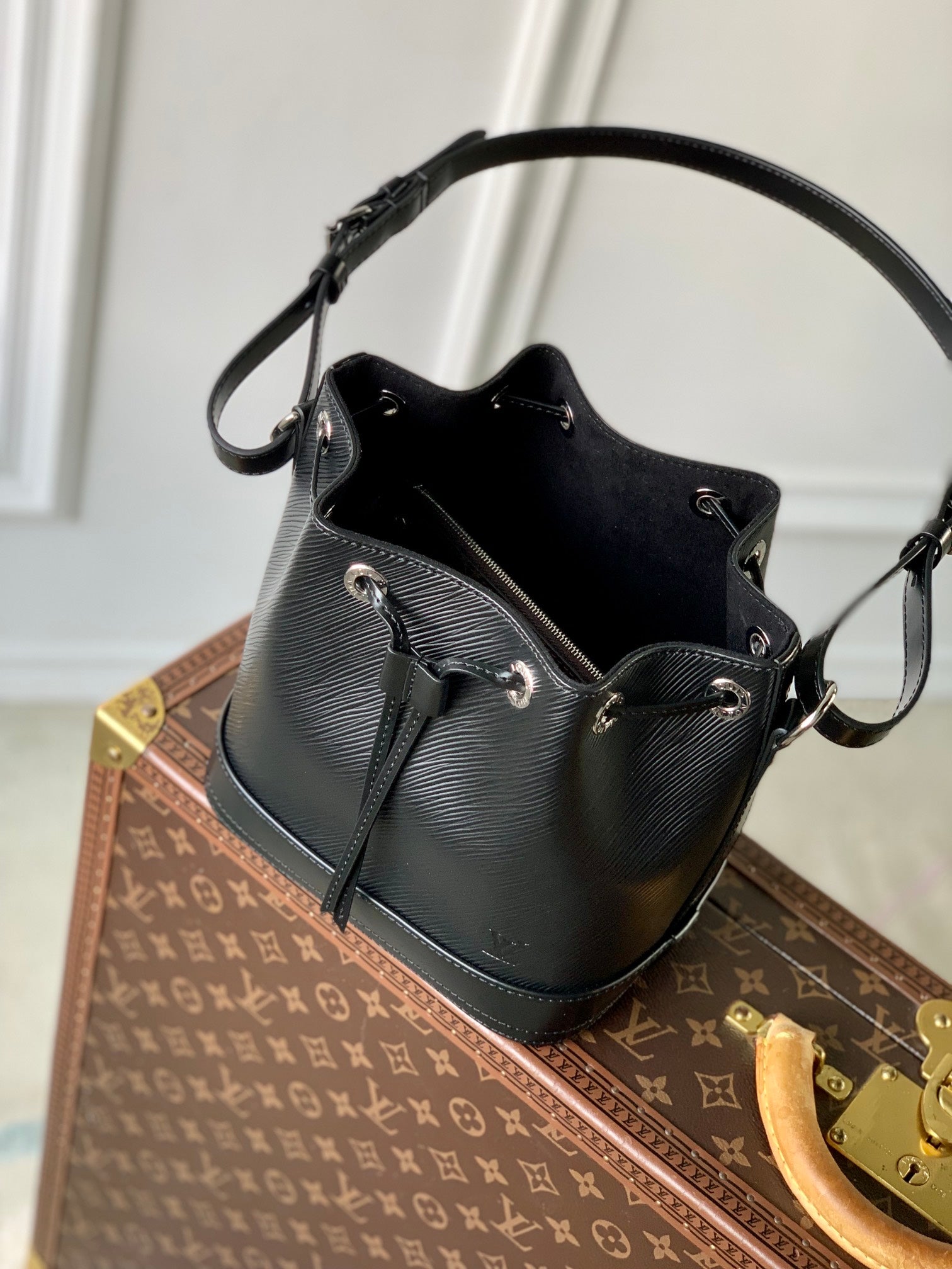 NOÉ BB 20 EN CUIR EPI NOIR