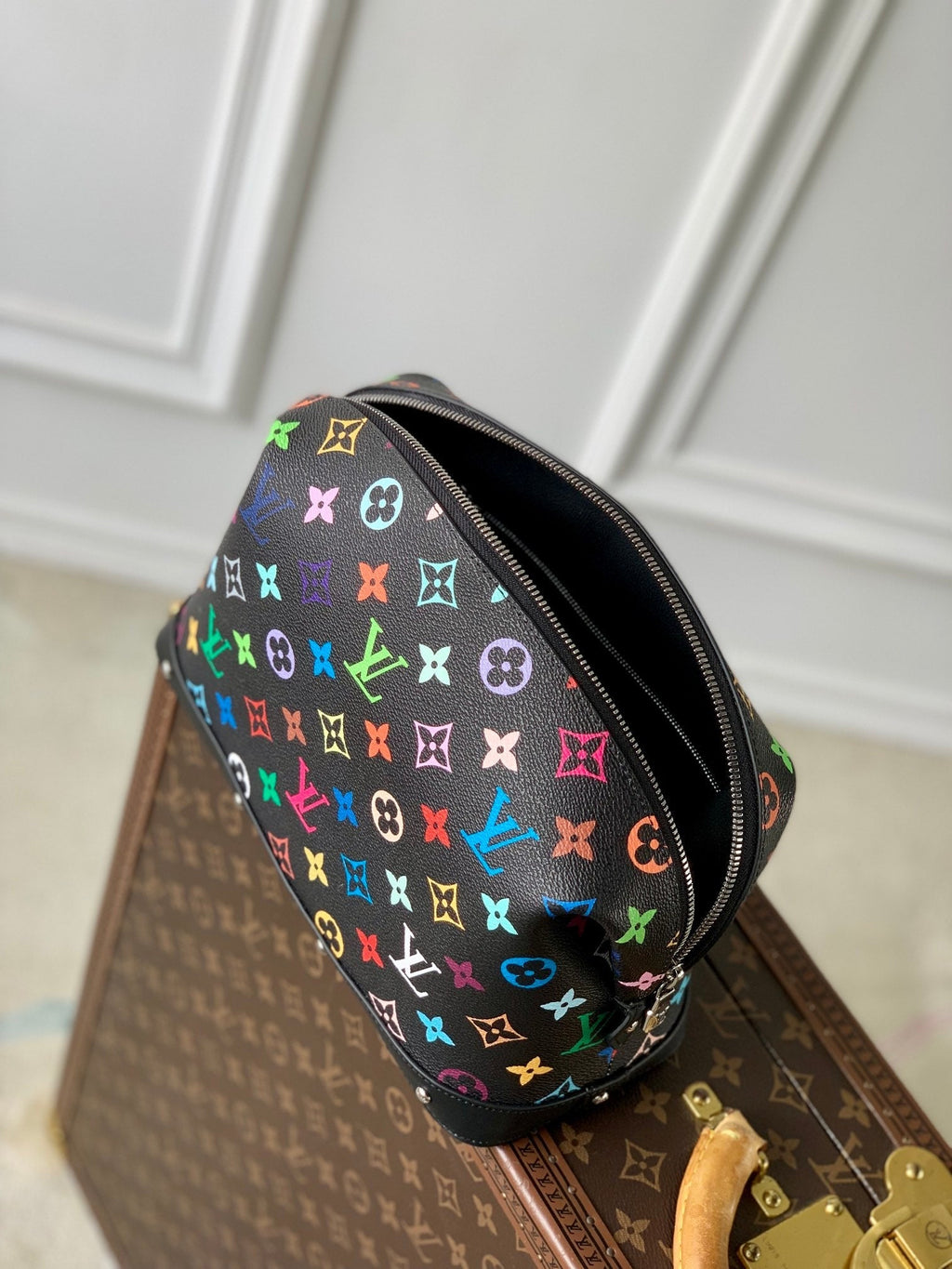 TROUSSE À COSMÉTIQUES GM 27 EN TOILE MONOGRAMME COLORÉE