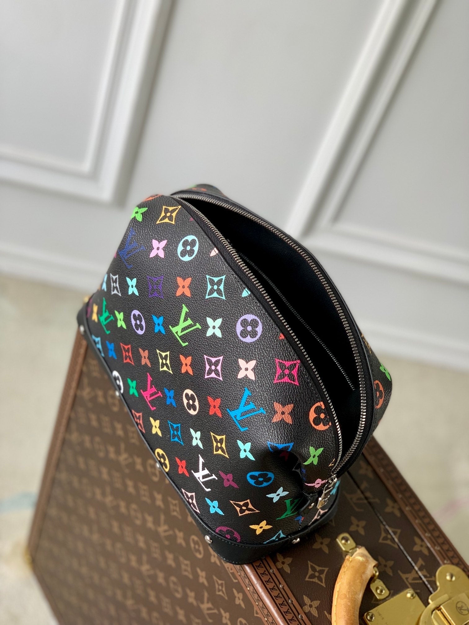 TROUSSE À COSMÉTIQUES GM 27 EN TOILE MONOGRAMME COLORÉE