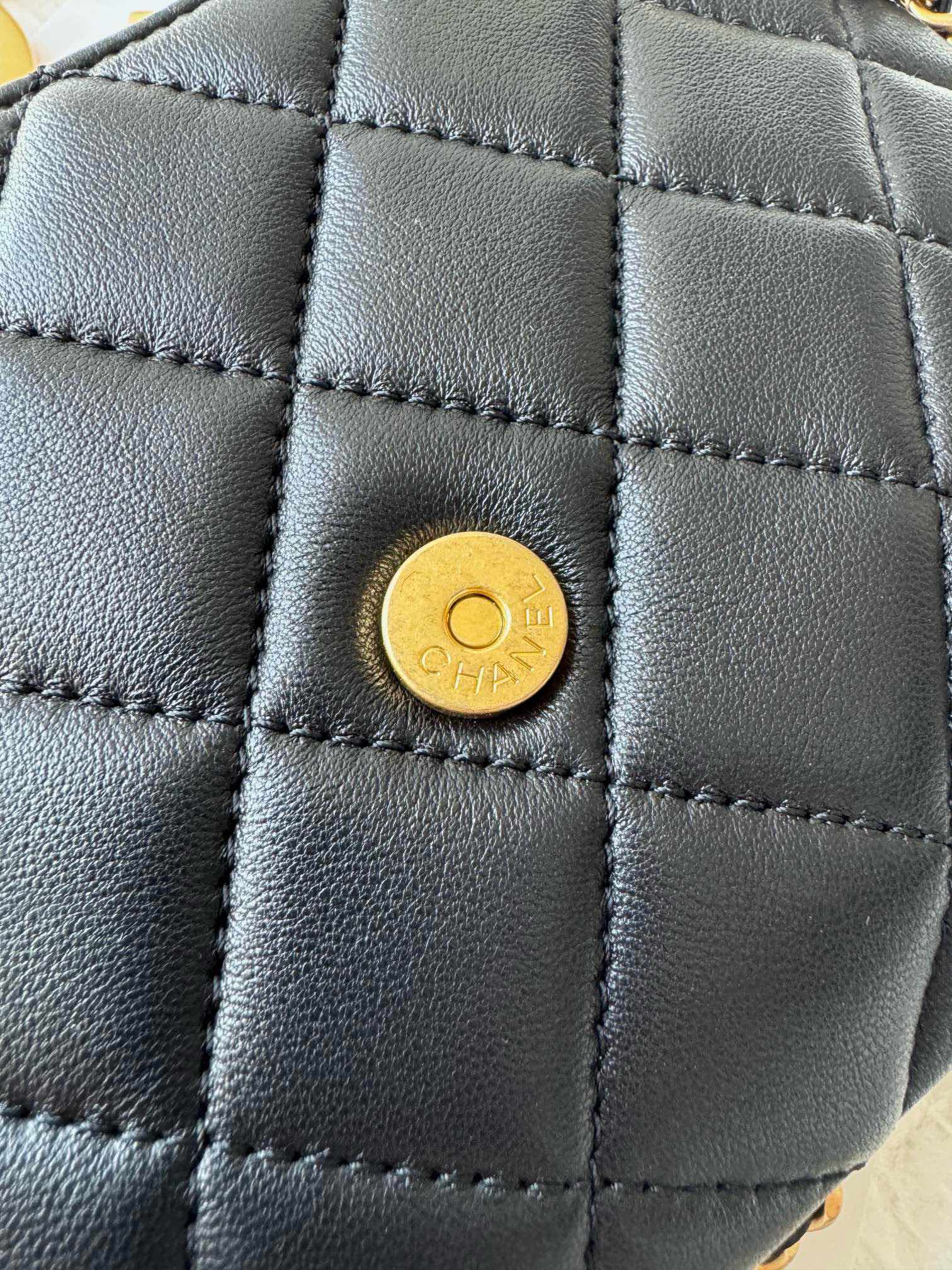 24C CC HOBO BAG 20CM BLACK LAMBSKIN GOLD HARDWARE