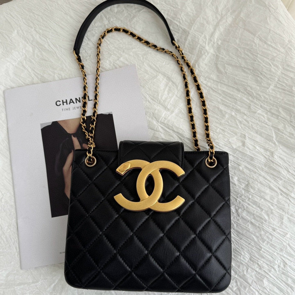 Petit sac shopping 24C CC 21 cm en cuir d'agneau noir et matériel doré