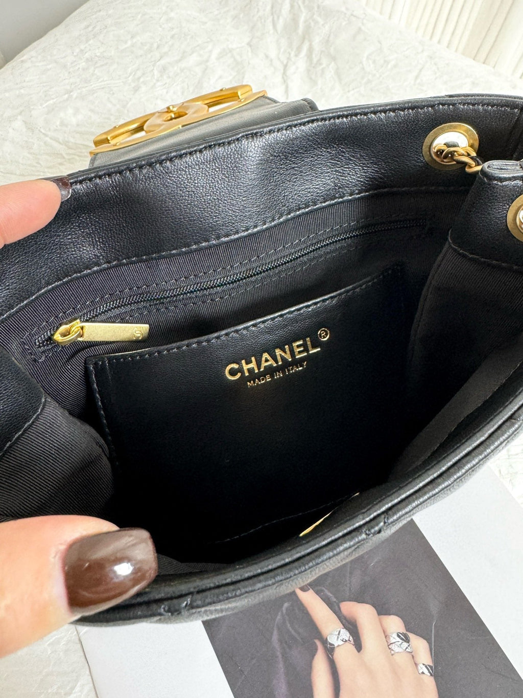 Petit sac shopping 24C CC 21 cm en cuir d'agneau noir et matériel doré