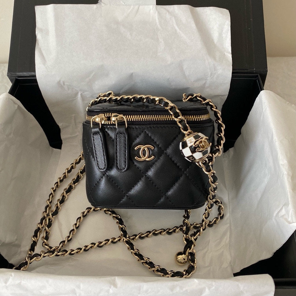 SAC VANITY CC CLASSIQUE 10 CM EN CUIR D'AGNEAU NOIR QUINCAILLERIE DORÉ