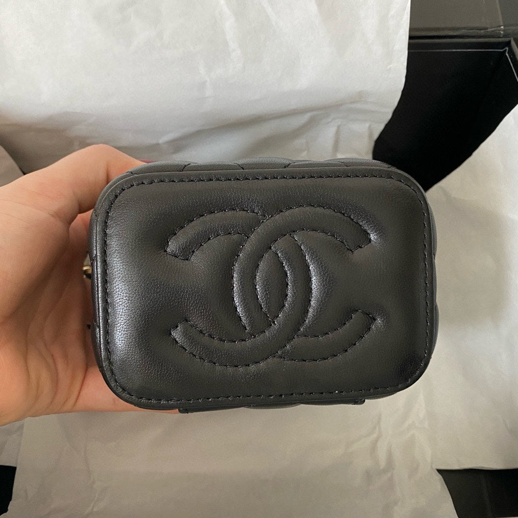 SAC VANITY CC CLASSIQUE 10 CM EN CUIR D'AGNEAU NOIR QUINCAILLERIE DORÉ