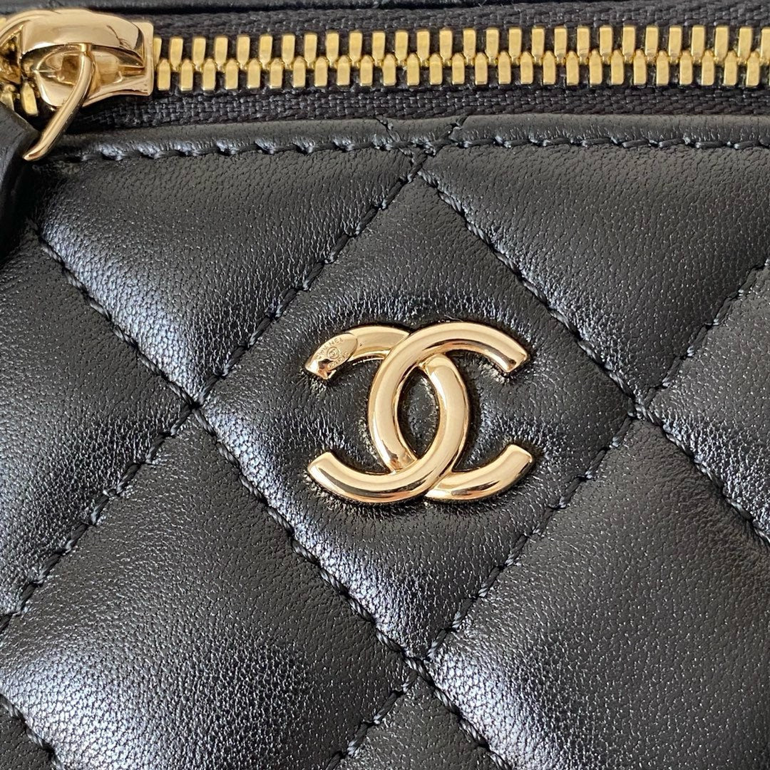 SAC VANITY CC CLASSIQUE 10 CM EN CUIR D'AGNEAU NOIR QUINCAILLERIE DORÉ
