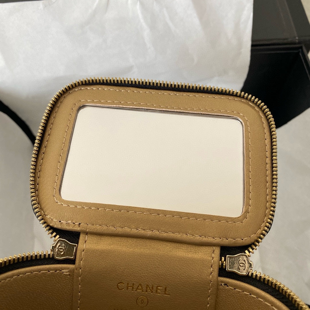 SAC VANITY CC CLASSIQUE 10 CM EN CUIR D'AGNEAU NOIR QUINCAILLERIE DORÉ