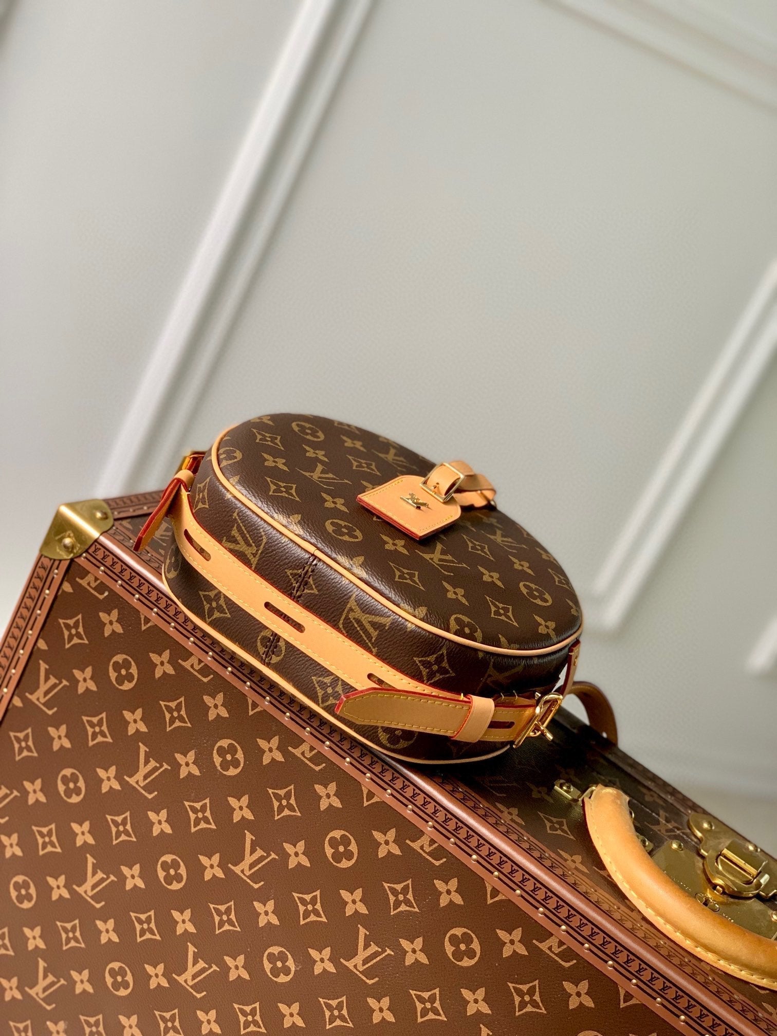 LOUIS BOITE CHAPEAU SOUPLE MM MARRON MONOGRAMME