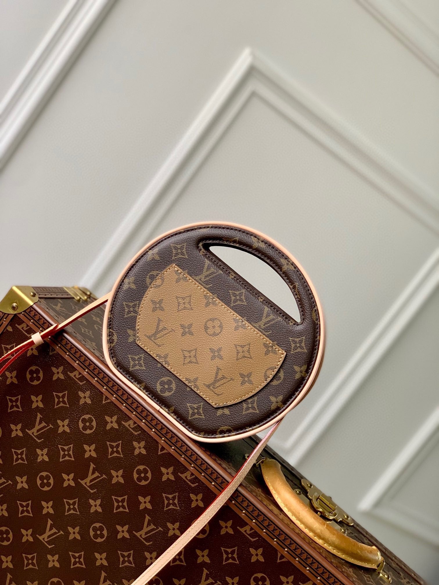 AROUND ME PM 22 EN TOILE MONOGRAMME MARRON