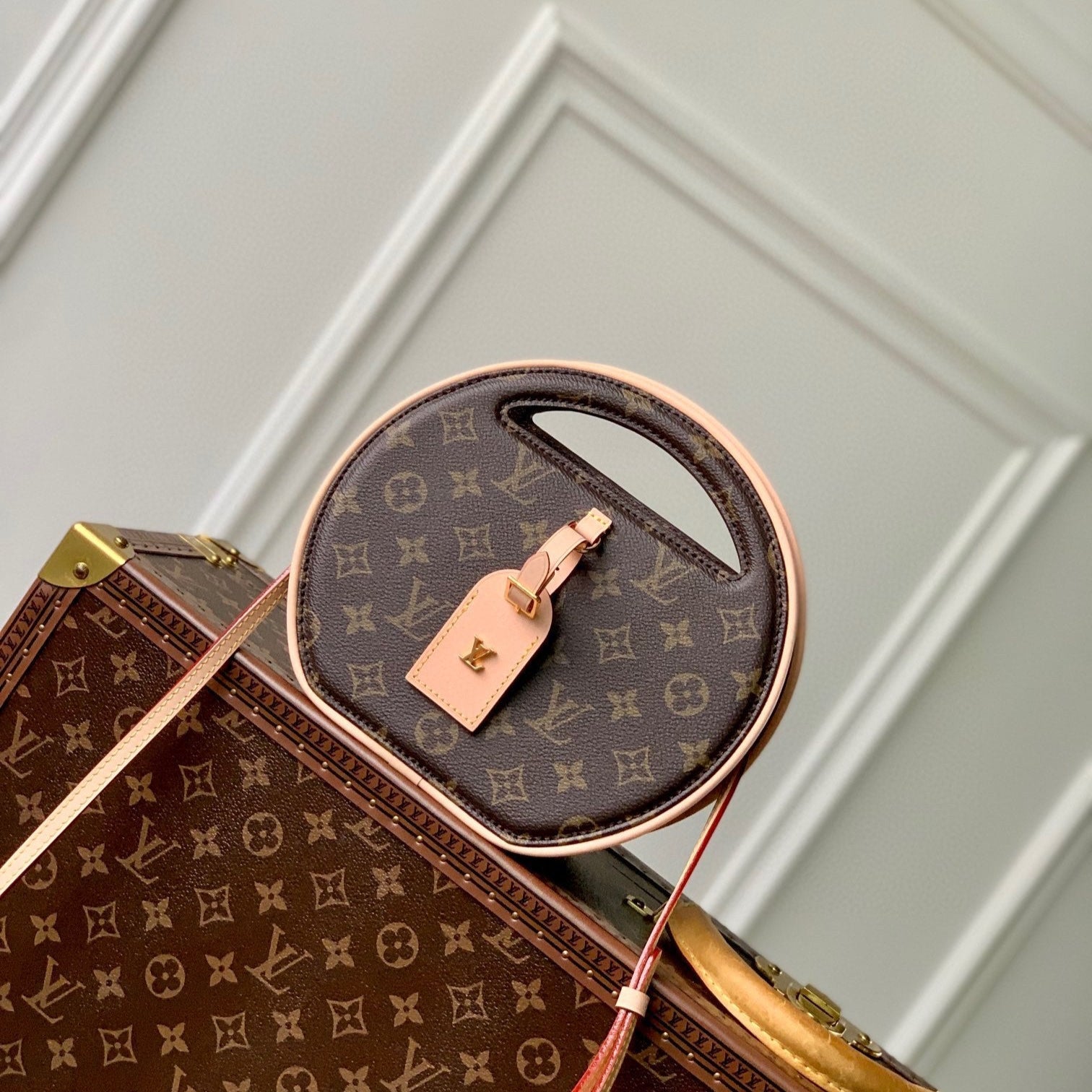 AROUND ME PM 22 EN TOILE MONOGRAMME MARRON