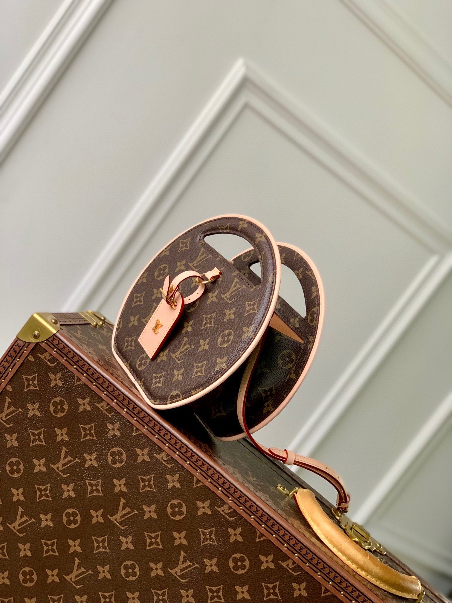 AROUND ME PM 22 EN TOILE MONOGRAMME MARRON