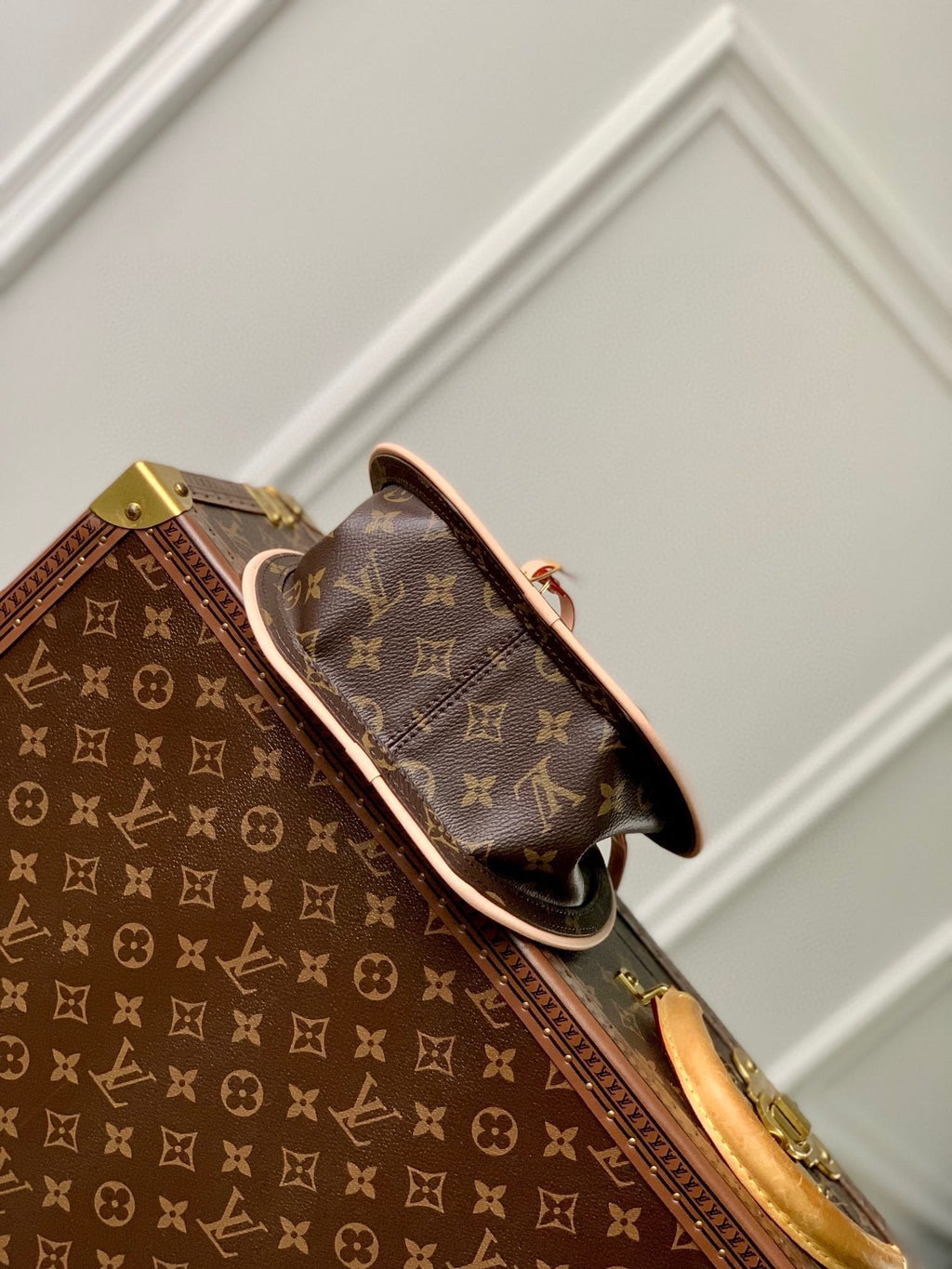AROUND ME PM 22 EN TOILE MONOGRAMME MARRON