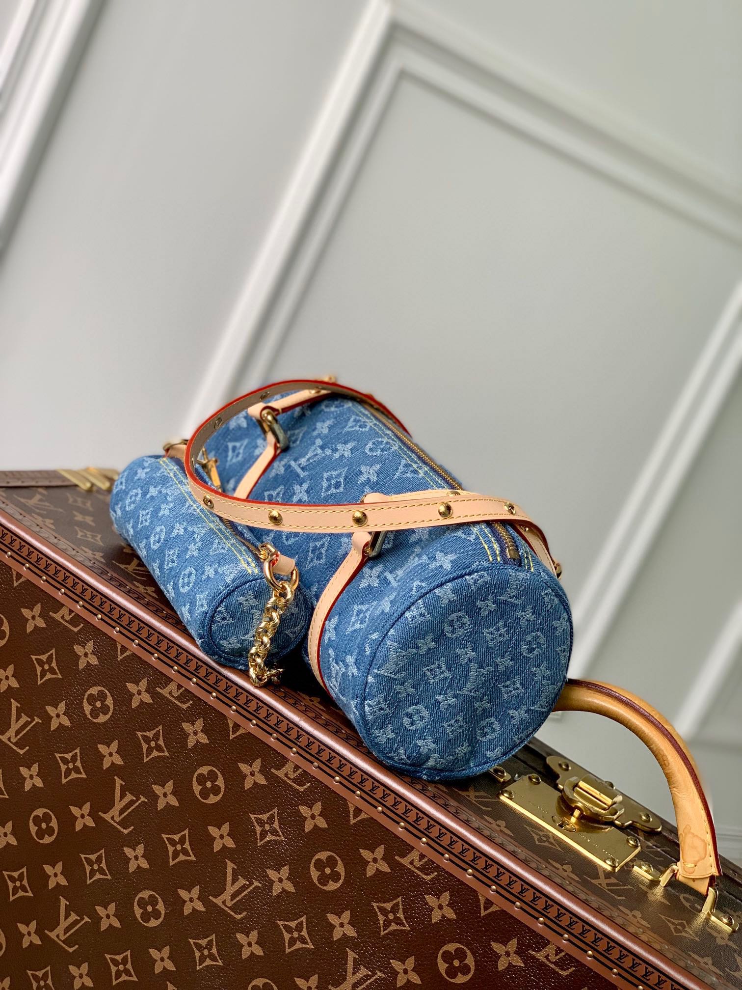 PAPILLON 27 EN DENIM BLEU MONOGRAMME QUINCAILLERIE DORÉ