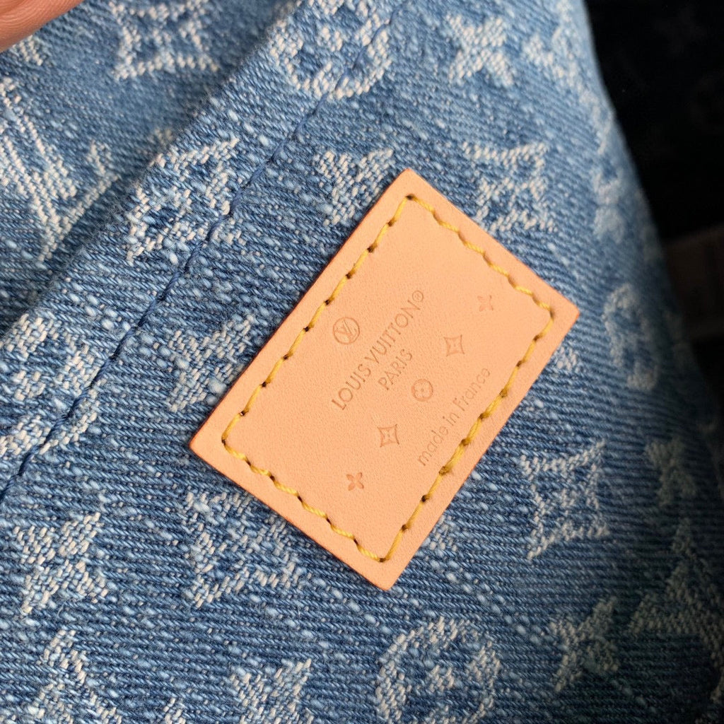 PAPILLON 27 EN DENIM BLEU MONOGRAMME QUINCAILLERIE DORÉ