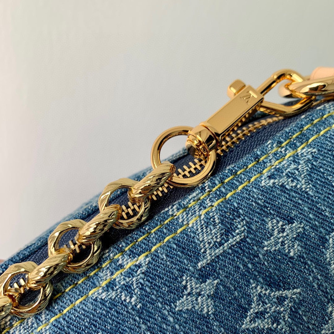 PAPILLON 27 EN DENIM BLEU MONOGRAMME QUINCAILLERIE DORÉ