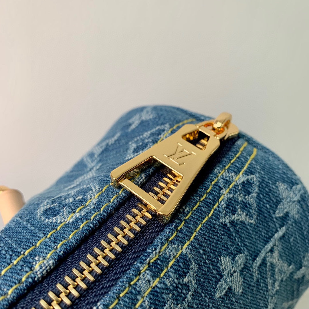 PAPILLON 27 EN DENIM BLEU MONOGRAMME QUINCAILLERIE DORÉ