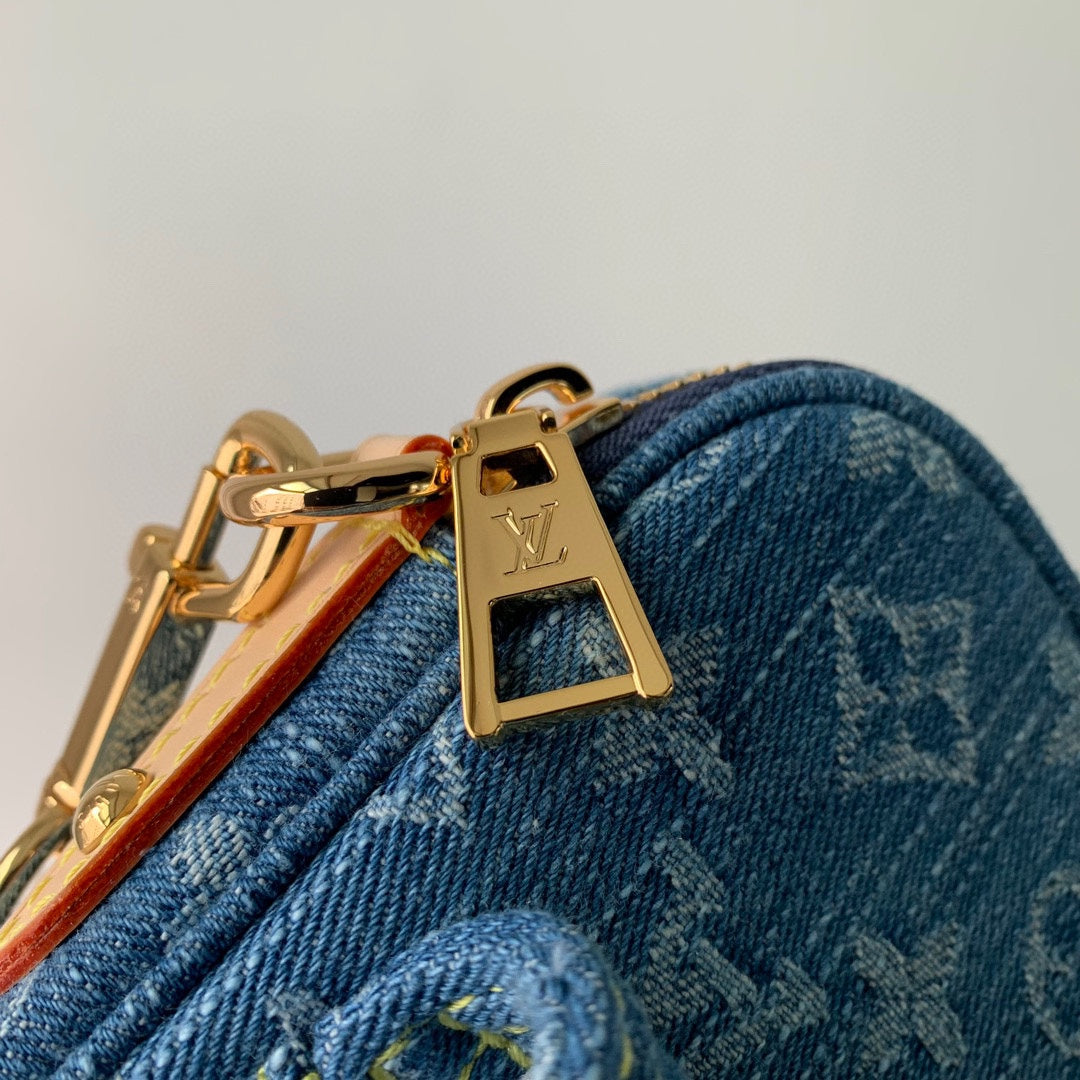 POCHETTE FAIRFAX 18 EN DENIM BLEU MONOGRAMME QUINCAILLERIE DORÉ