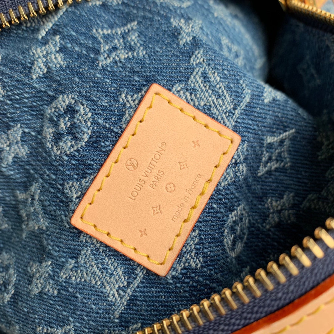 TAILLE HAUTE 38 EN DENIM BLEU MONOGRAMME QUINCAILLERIE DORÉ