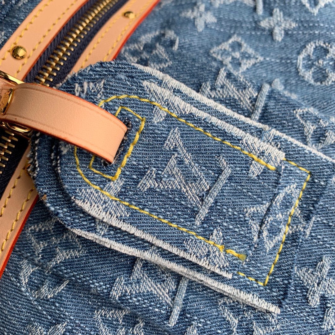 TAILLE HAUTE 38 EN DENIM BLEU MONOGRAMME QUINCAILLERIE DORÉ