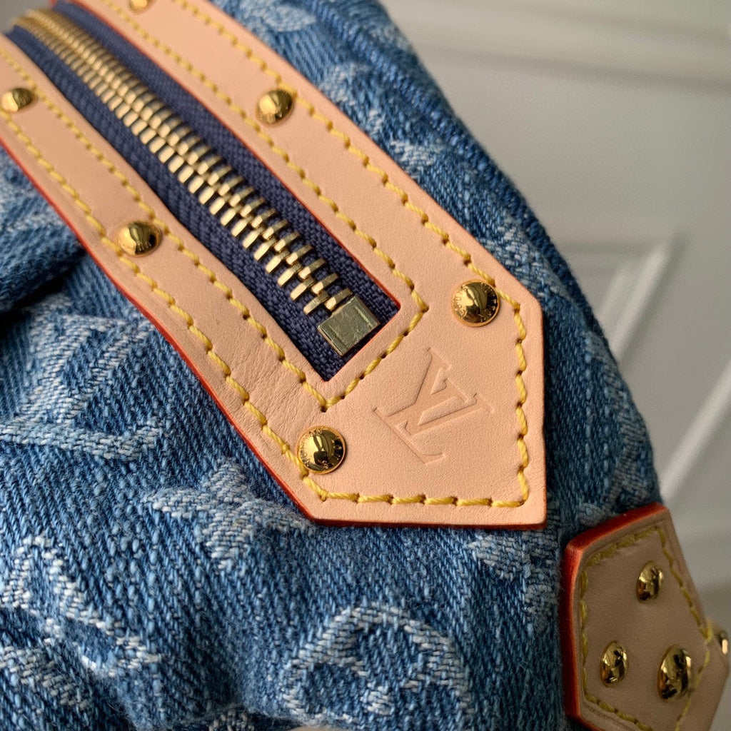 TAILLE HAUTE 38 EN DENIM BLEU MONOGRAMME QUINCAILLERIE DORÉ