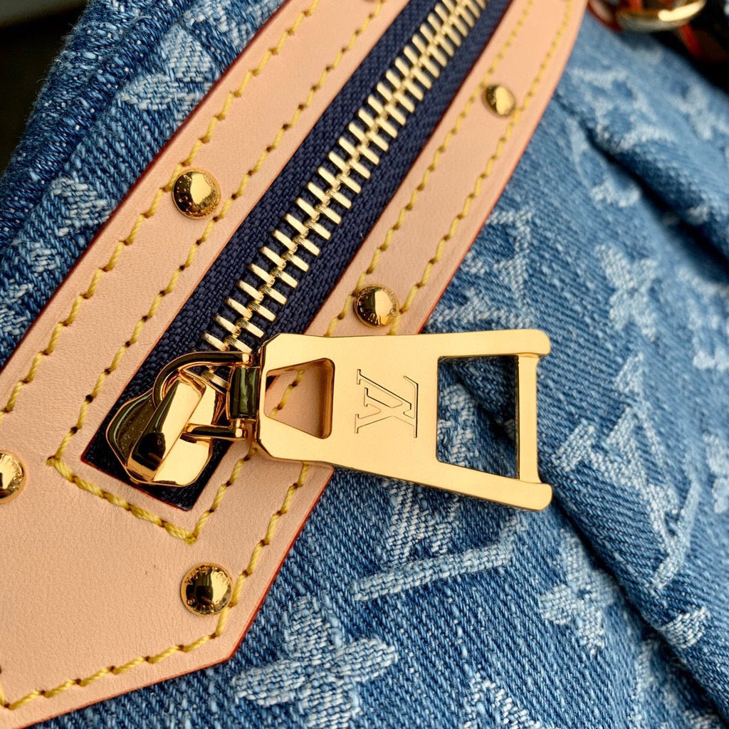 TAILLE HAUTE 38 EN DENIM BLEU MONOGRAMME QUINCAILLERIE DORÉ