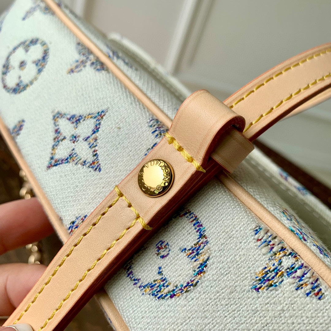 Portefeuille Louis Vuitton sur chaîne IVY 23,5 en tissu jacquard monogrammé blanc