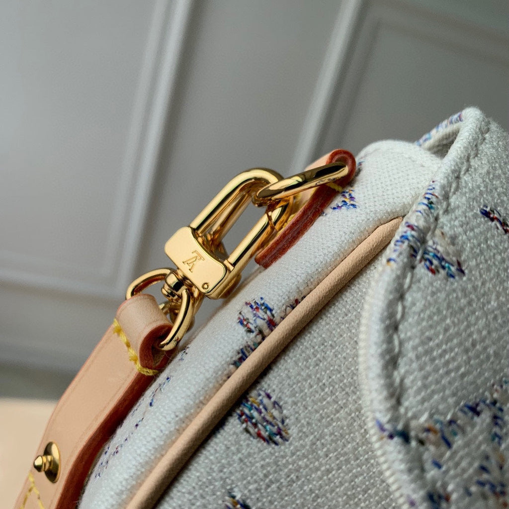 Portefeuille Louis Vuitton sur chaîne IVY 23,5 en tissu jacquard monogrammé blanc
