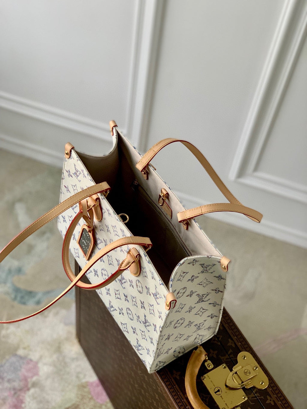 LV ONTHEGO MM BEIGE LEATHER WHITE MONOGRAM JACQUARD FABRIC