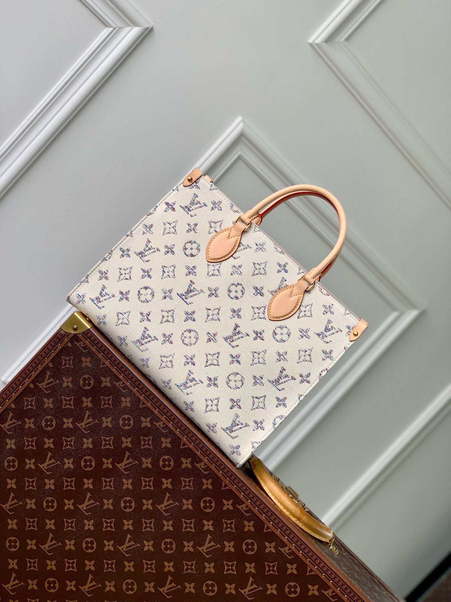 LV ONTHEGO MM CUIR BEIGE TISSU JACQUARD MONOGRAMME BLANC
