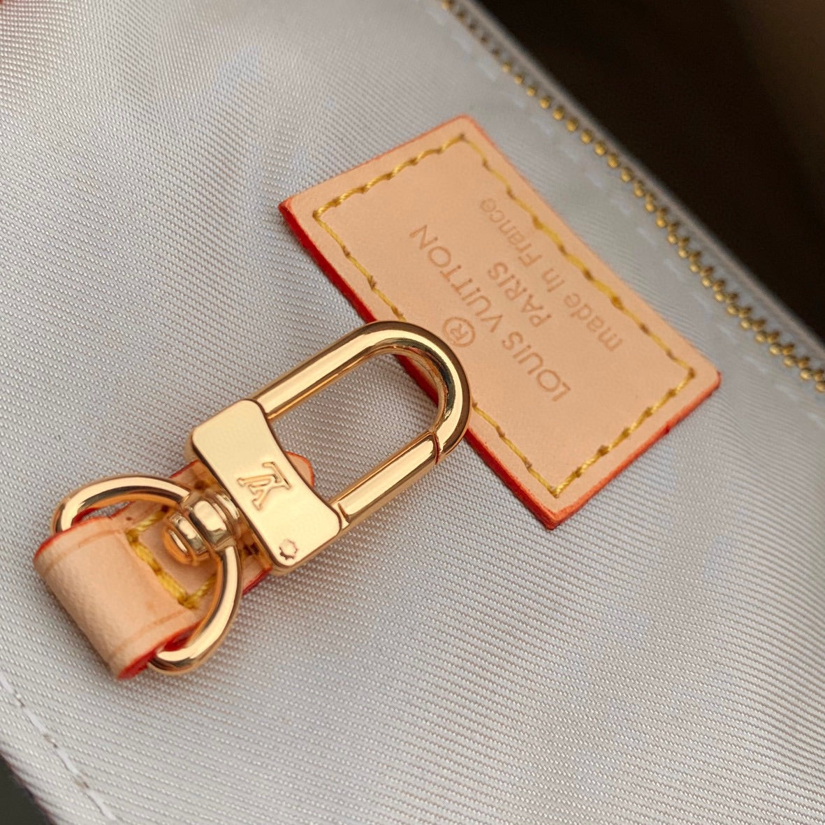 LV ONTHEGO MM BEIGE LEATHER WHITE MONOGRAM JACQUARD FABRIC
