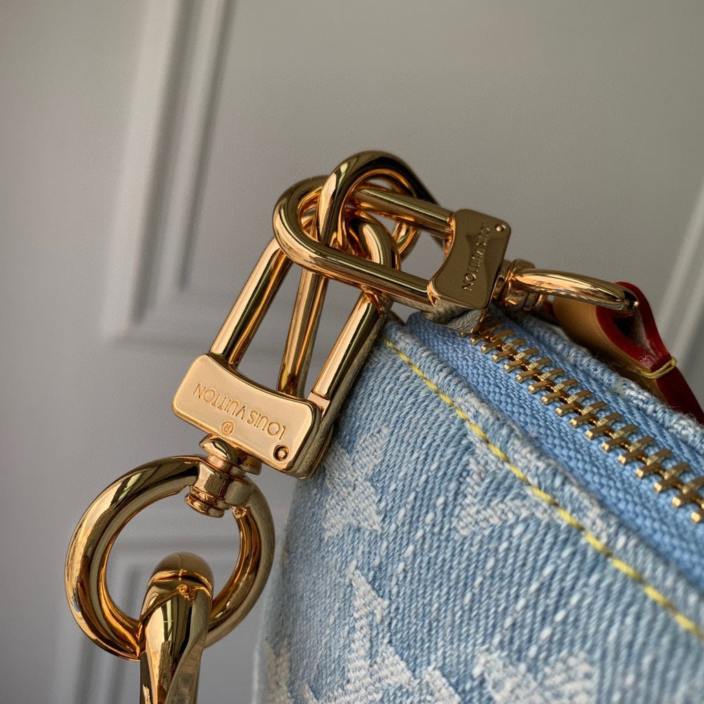 COUSSIN BB 21 EN DENIM MONOGRAMME BLEU CLAIR CHAÎNE EN OR