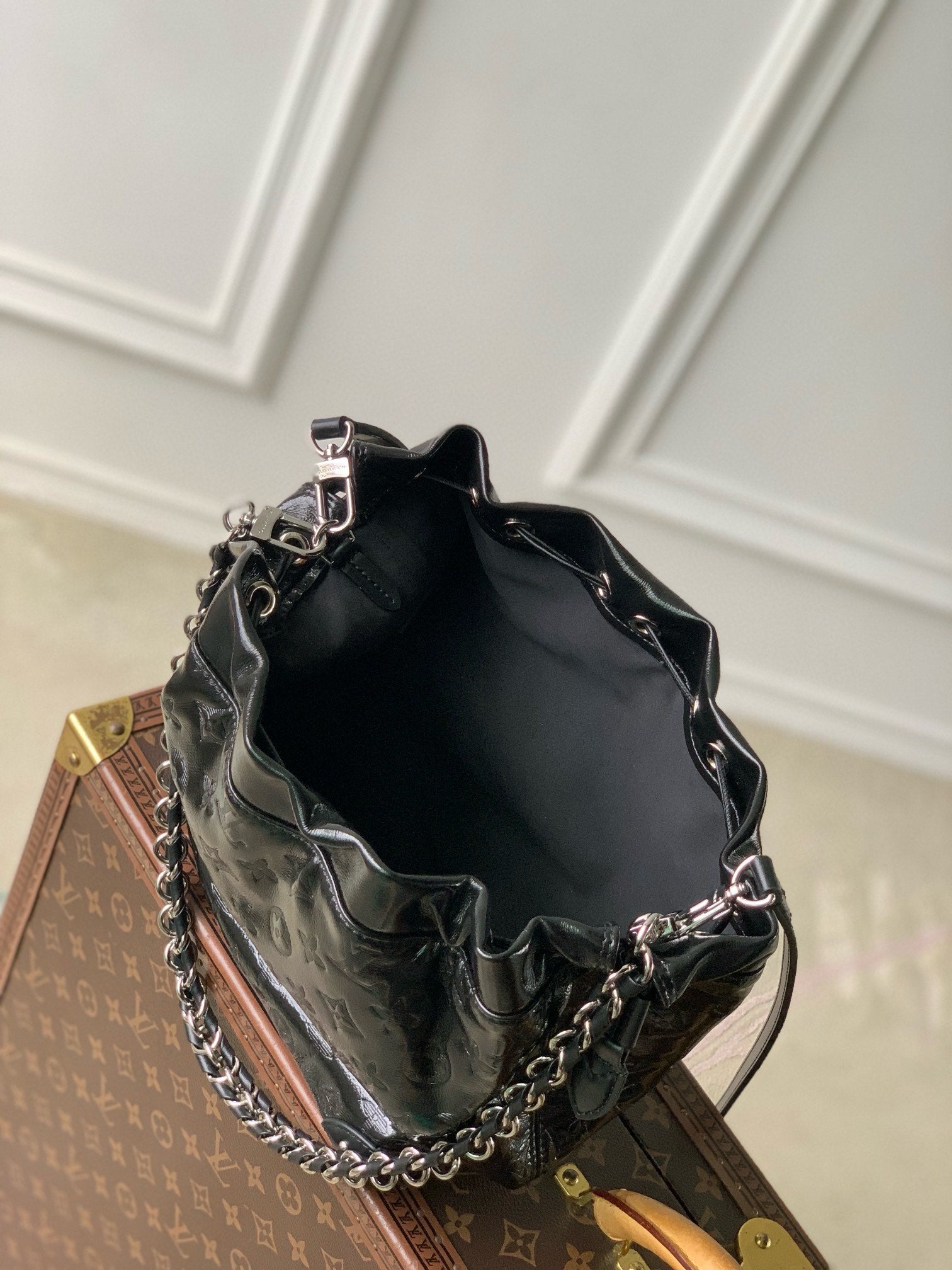 COFFRE NOÉ PM 23 EN COUSSIN NOIR QUINCAILLERIE ARGENTÉE