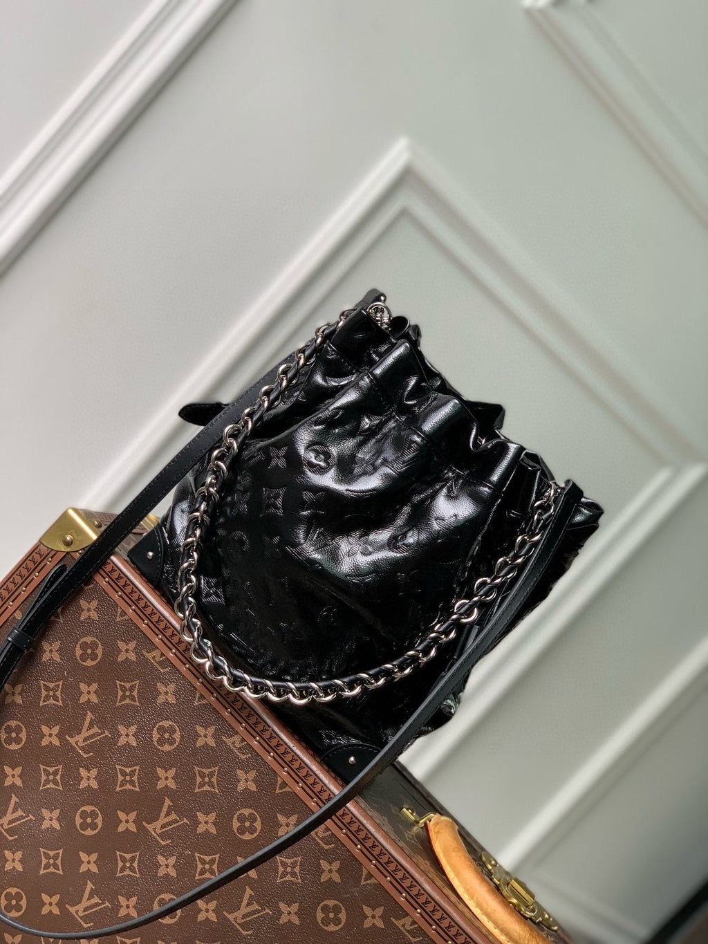 COFFRE NOÉ PM 23 EN COUSSIN NOIR QUINCAILLERIE ARGENTÉE