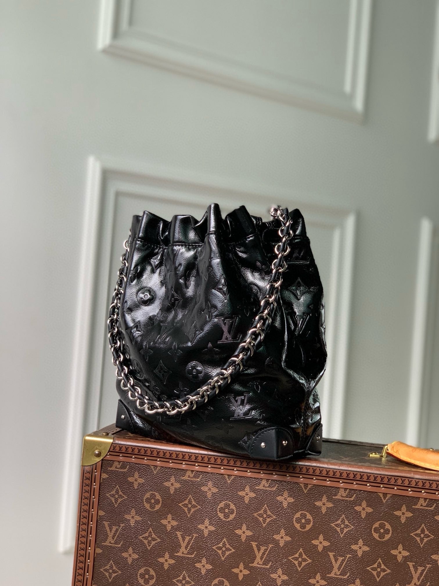 COFFRE NOÉ PM 23 EN COUSSIN NOIR QUINCAILLERIE ARGENTÉE