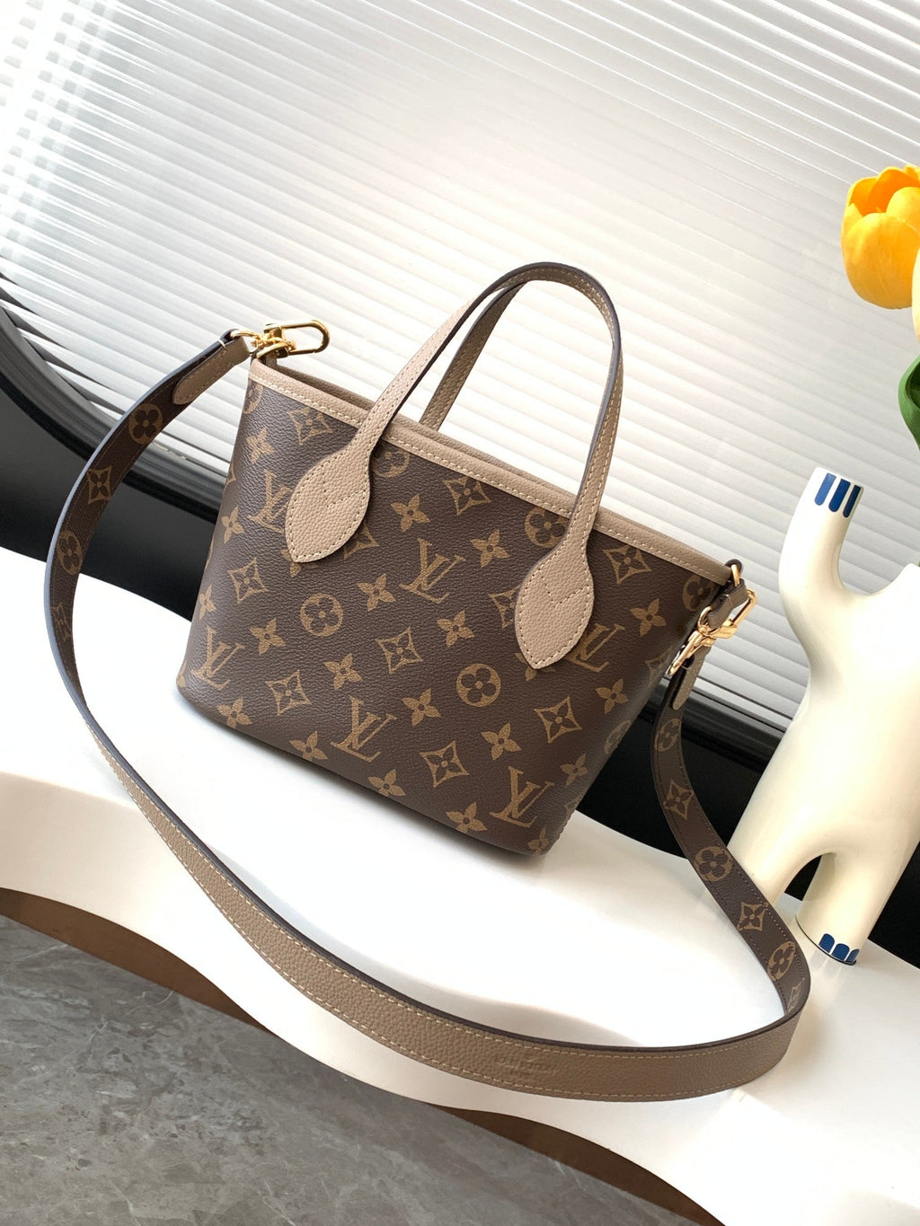 NEVERFULL 24 BANDOULIÈRE INSIDE OUT BB CUIR DE VEAU GRIS 