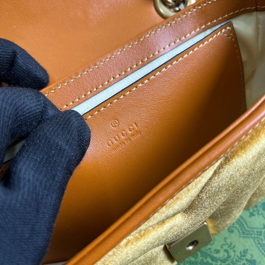 SAC GG MARMONT MINI 22 EN VELOURS DORÉ