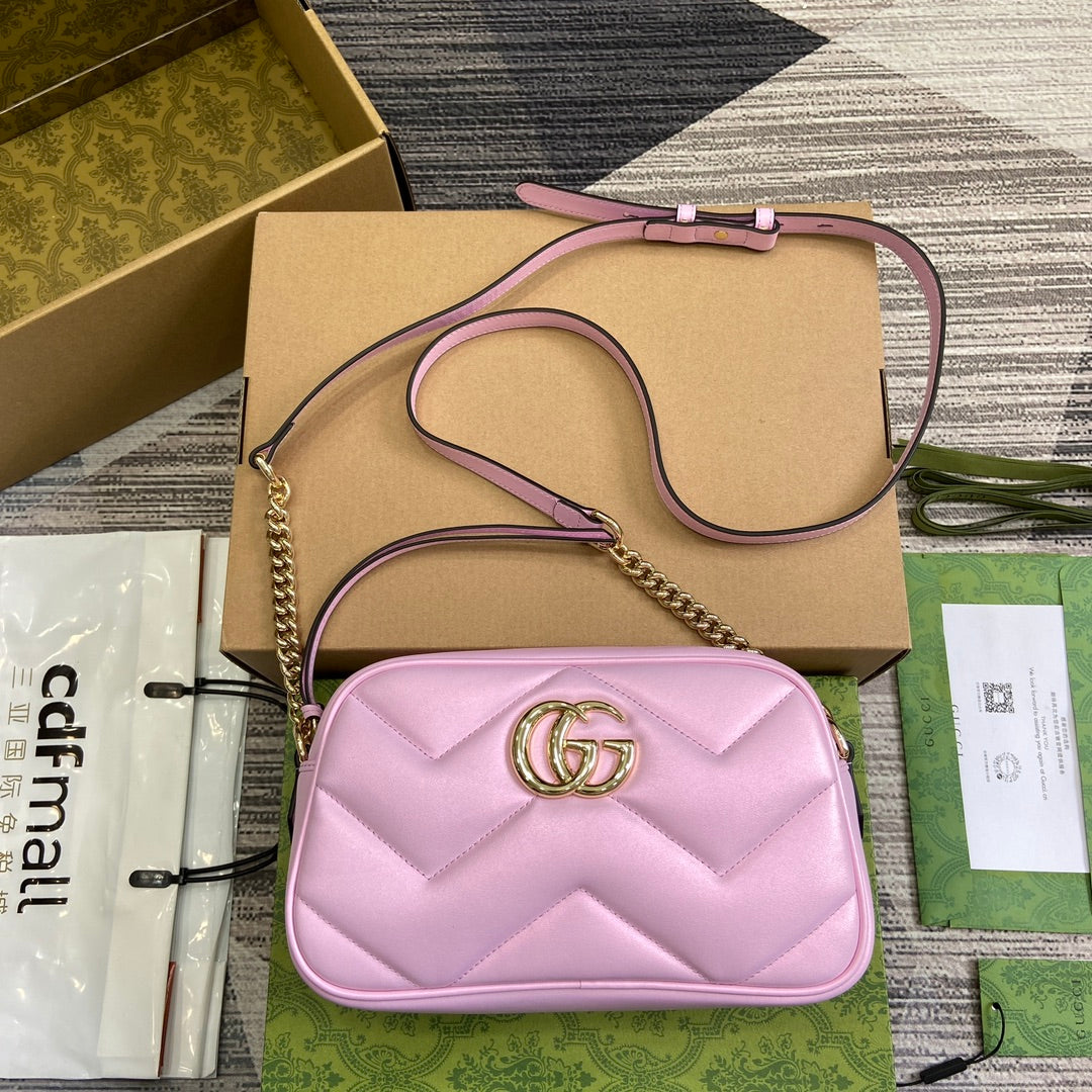 GG MARMONT 24 PETIT SAC À BANDOULIÈRE MATELASSÉ EN CUIR DE VEAU ROSE CLAIR