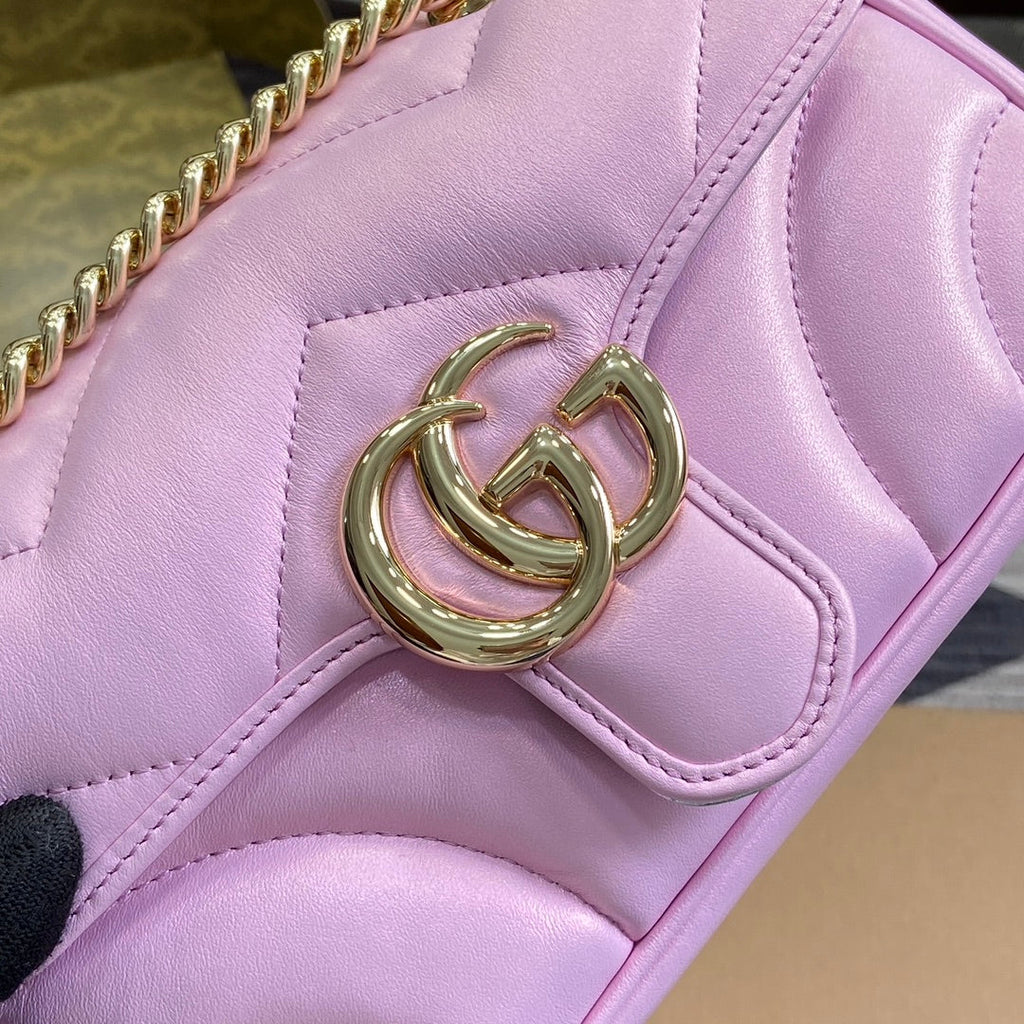Petit sac bandoulière GG Marmont 23 en cuir de veau rose clair