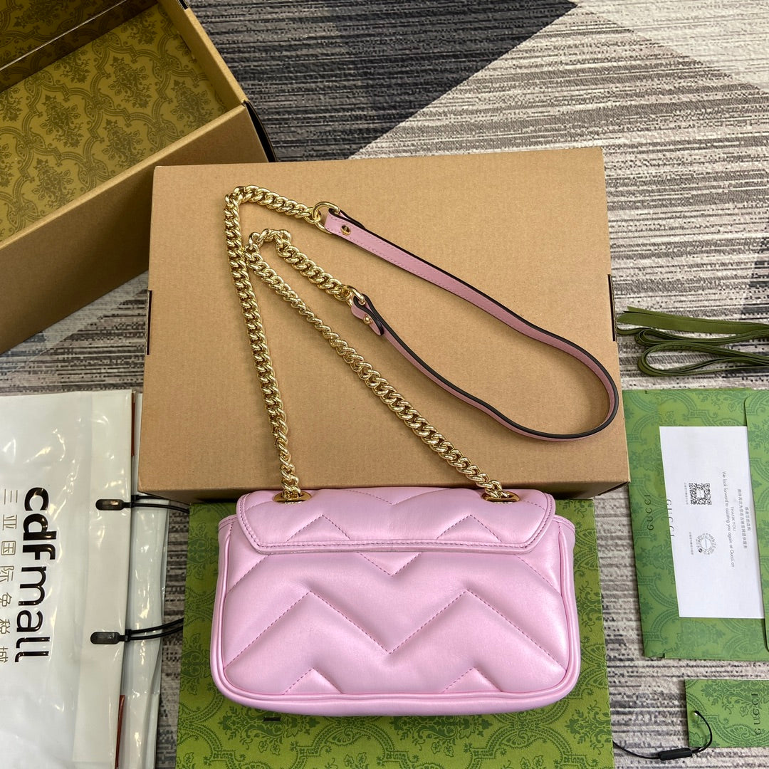 Petit sac bandoulière GG Marmont 23 en cuir de veau rose clair