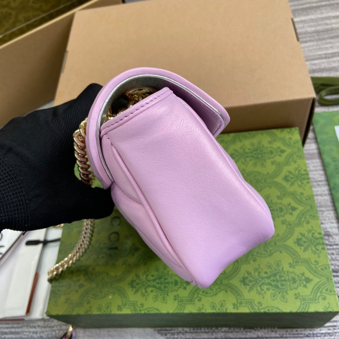 Petit sac bandoulière GG Marmont 23 en cuir de veau rose clair