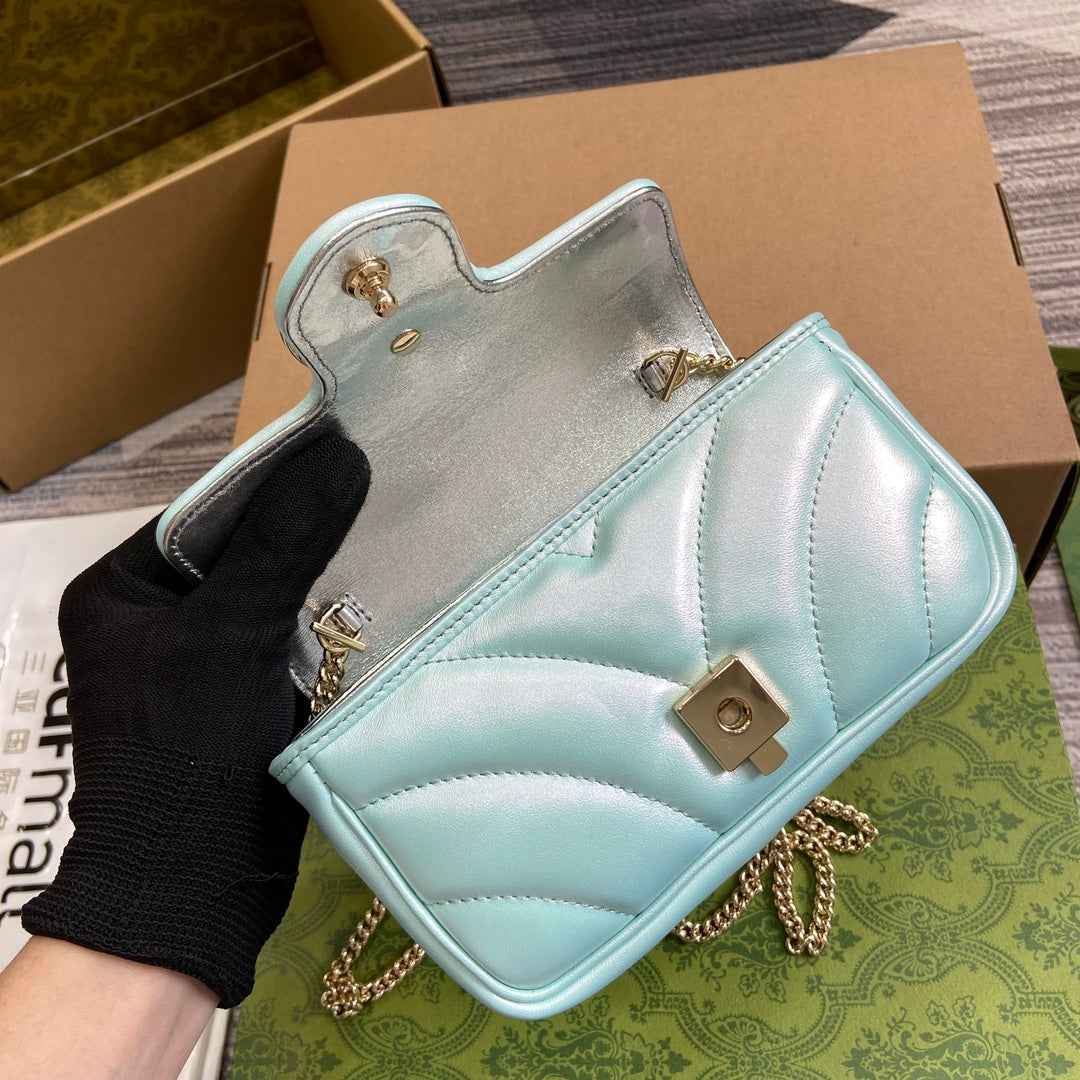 MINI SAC À BANDOULIÈRE GG MARMONT 16 EN CUIR DE VEAU IRISÉ BLEU