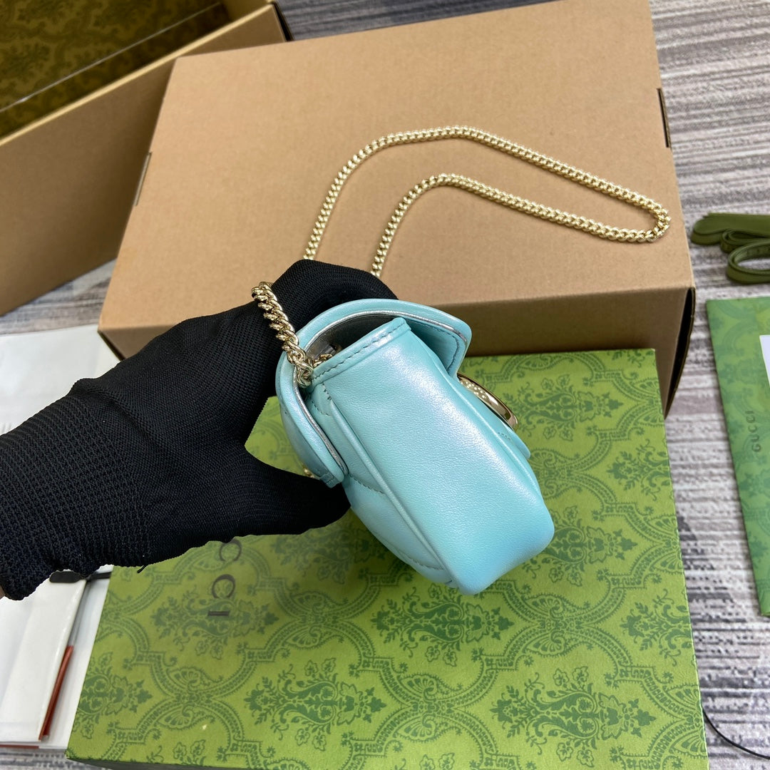 MINI SAC À BANDOULIÈRE GG MARMONT 16 EN CUIR DE VEAU IRISÉ BLEU