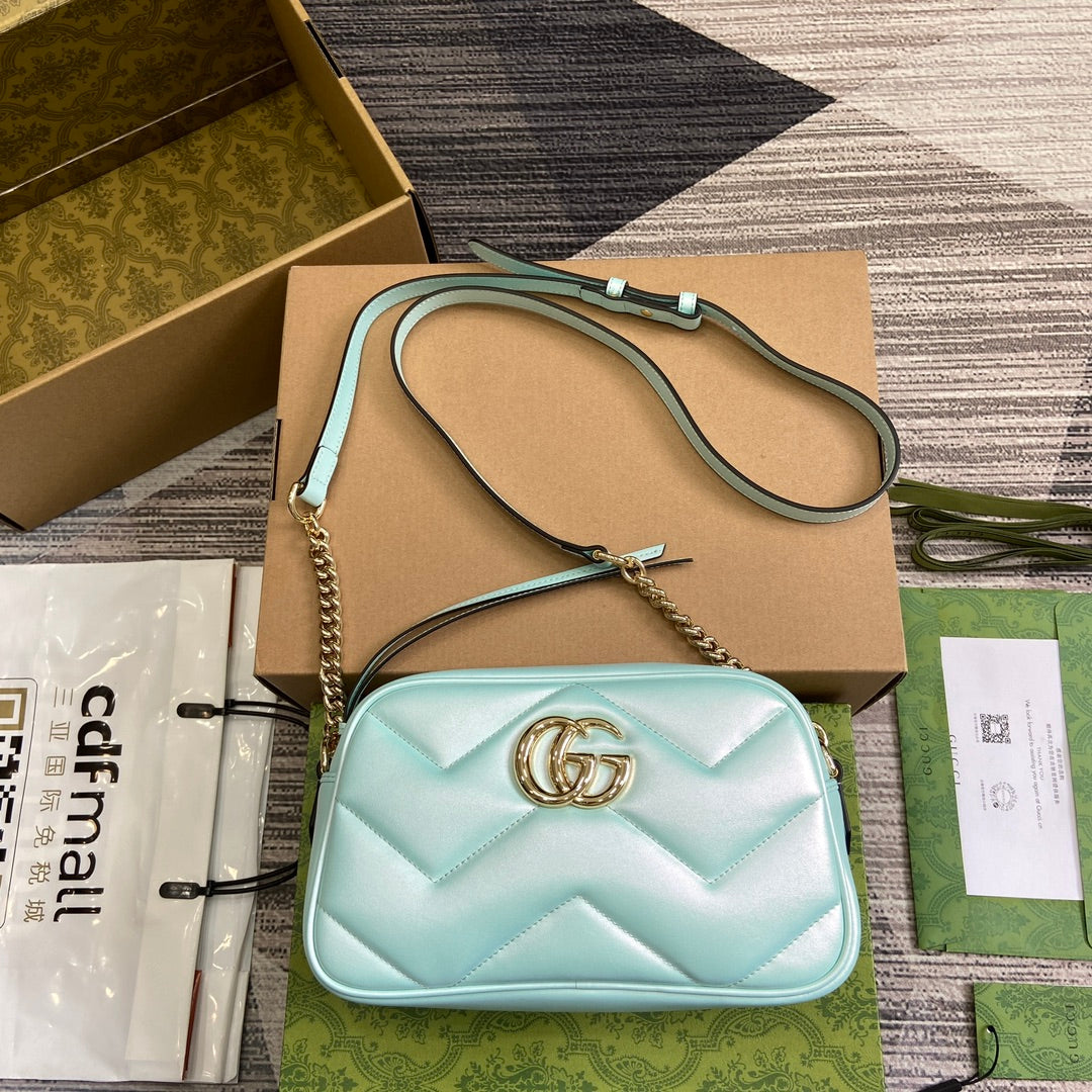 GG MARMONT 24 PETIT SAC À BANDOULIÈRE MATELASSÉ EN CUIR DE VEAU IRISÉ BLEU