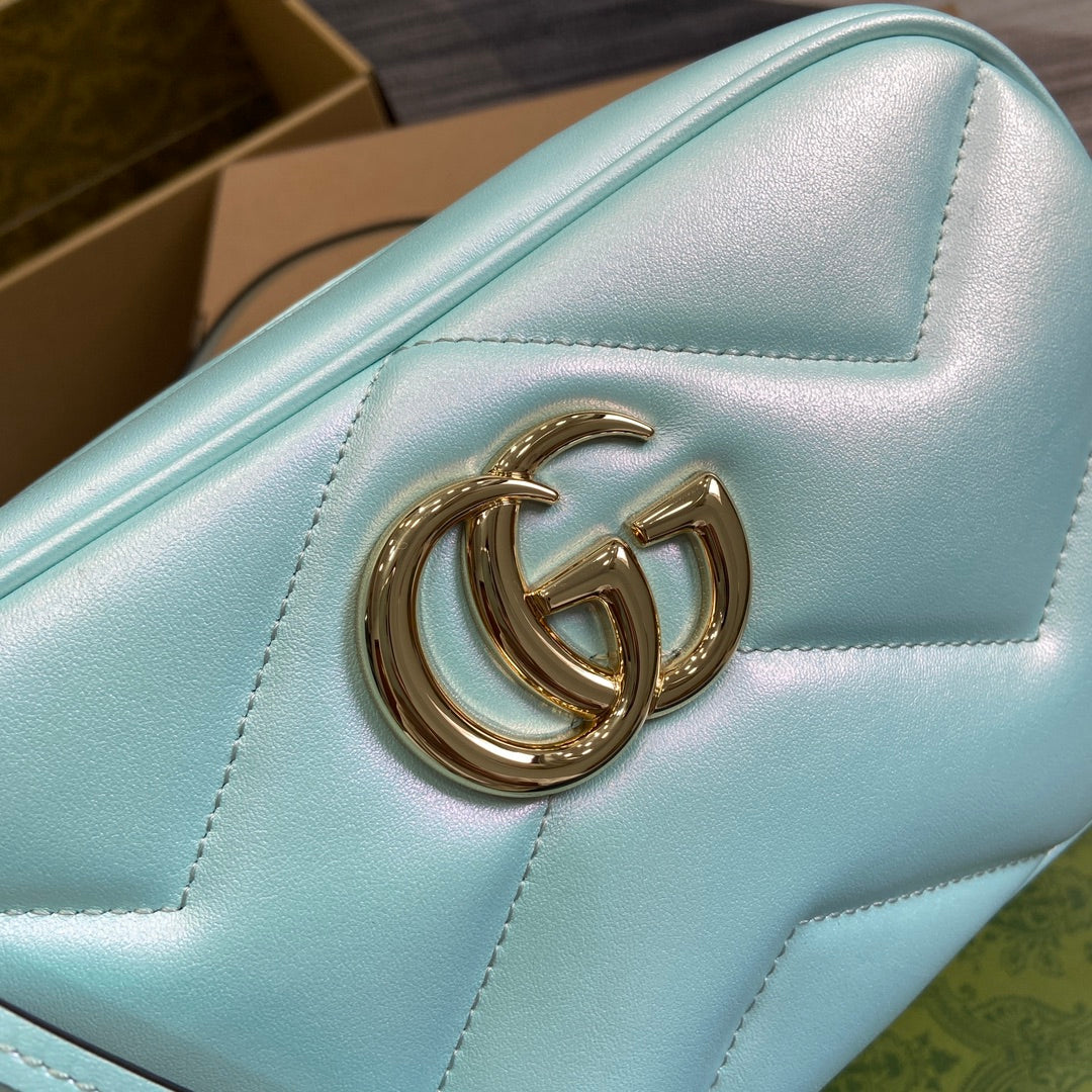 GG MARMONT 24 PETIT SAC À BANDOULIÈRE MATELASSÉ EN CUIR DE VEAU IRISÉ BLEU