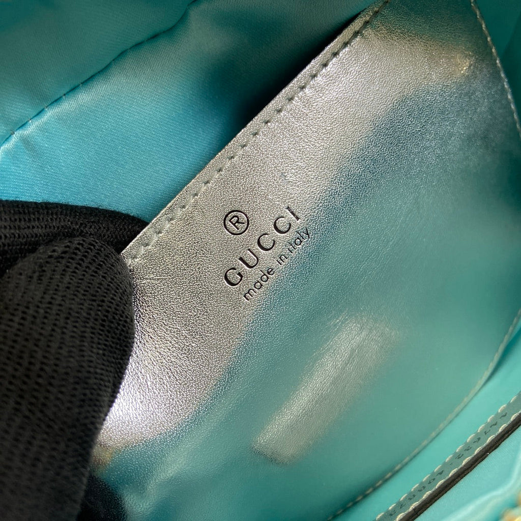 GG MARMONT 24 PETIT SAC À BANDOULIÈRE MATELASSÉ EN CUIR DE VEAU IRISÉ BLEU
