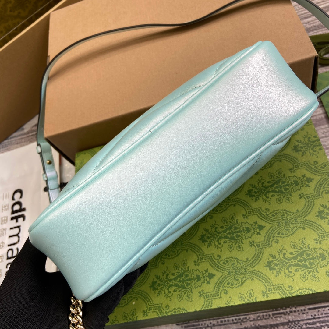 GG MARMONT 24 PETIT SAC À BANDOULIÈRE MATELASSÉ EN CUIR DE VEAU IRISÉ BLEU
