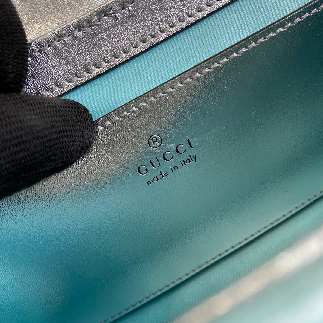 GG MARMONT 23 PETIT SAC À BANDOULIÈRE EN CUIR DE VEAU IRISÉ BLEU
