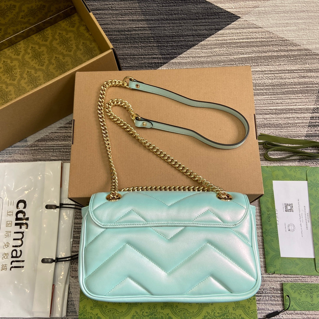 SAC À BANDOULIÈRE MOYEN GG MARMONT 26 EN CUIR DE VEAU IRISÉ BLEU